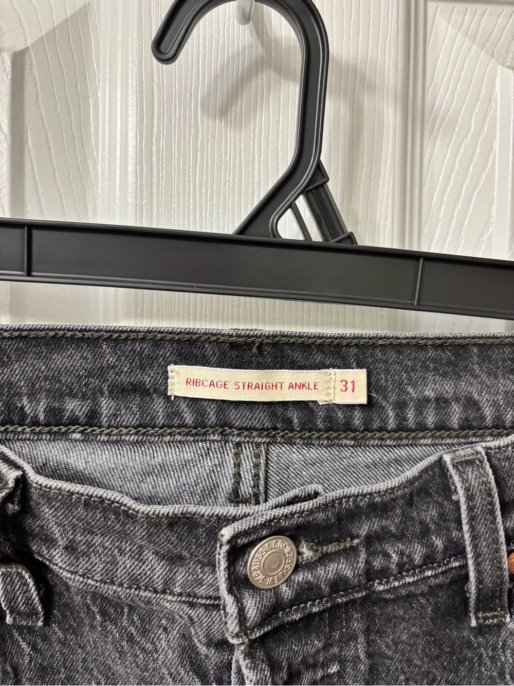 Levi’s Button Fly Ribcage Straight Ankle Black Wash Women’s Size 31 - Picture 7 of 9